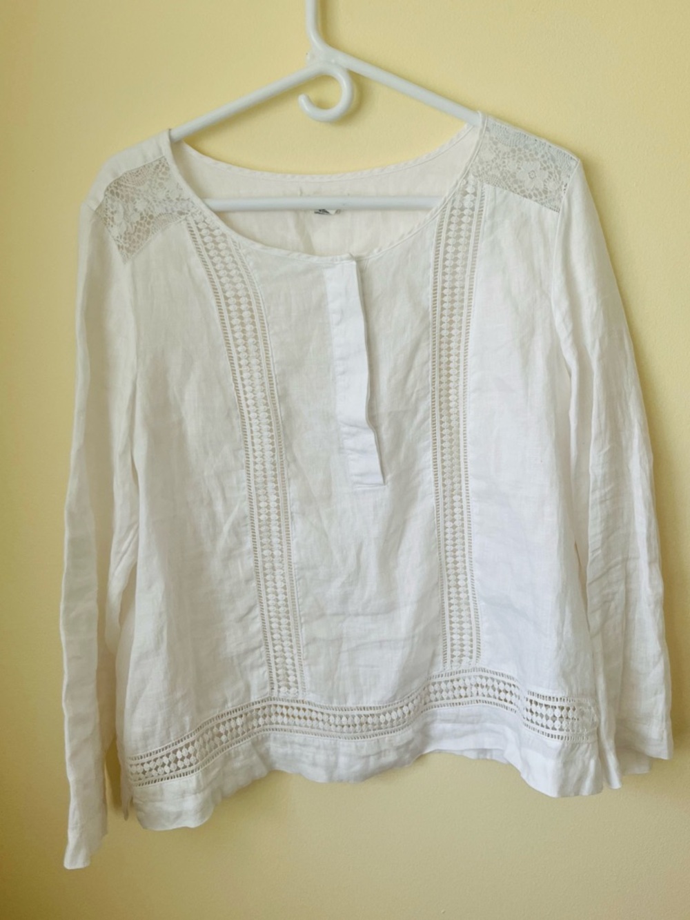 Artisan NY Boho white linen long sleeve blouse featuring crocheted cutouts sz M